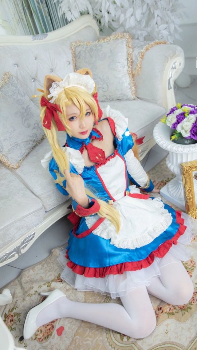 cos:fgo圣诞新从者布拉达曼特cos正片@屿祁