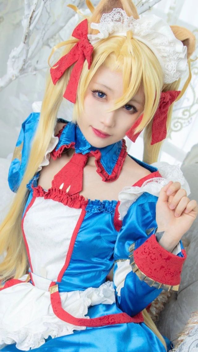 cos:fgo圣诞新从者布拉达曼特cos正片@屿祁