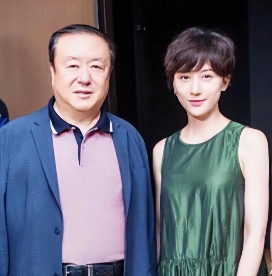 导演尤小刚,三任妻子都是美女,今70岁无儿无女成遗憾_腾讯新闻