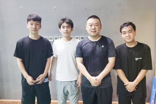 德云社岳云鹏晒聊天截图,被徒弟徐筱竹坑三十块,粉丝回复成亮点