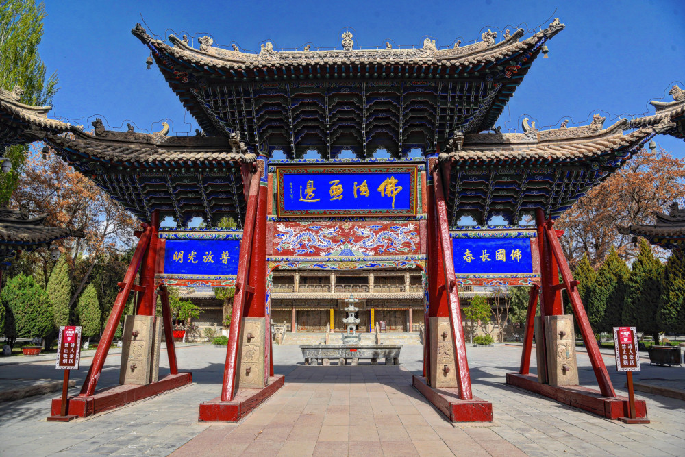 除了臨近張掖市博物館之外,附近還有木塔寺,西來寺等寺廟,文化氛圍