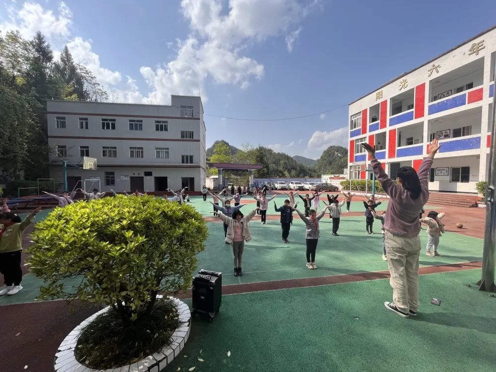 朱衣二小安坪小学庙湾小学竹园一小朱衣初中石罐小学兴隆二小九树小学