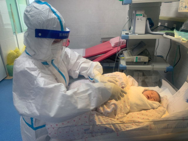 广州疫区生娃记即便没有核酸证明该救命时也得救