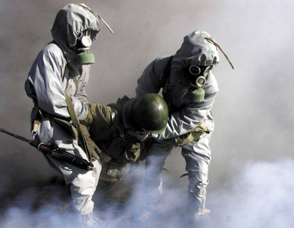 视频中三名乌克兰人讲述自己遭到了俄军发射的生化武器袭击,现在身体