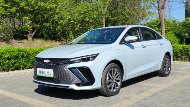 帝豪l混动 预计每月养车要花1千多 它真比dm I省钱 雷神hi X 秦plus Dm I 养车 帝豪l