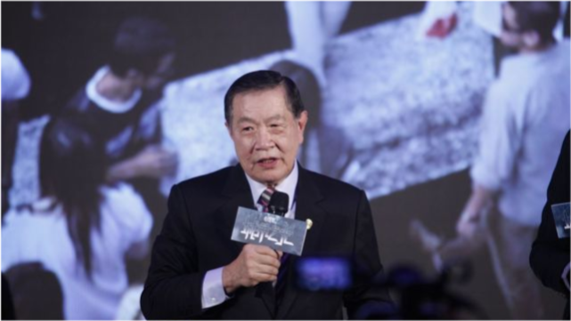 华人神探向徐克展示测谎纸结果徐克大惊失色眼神躲闪