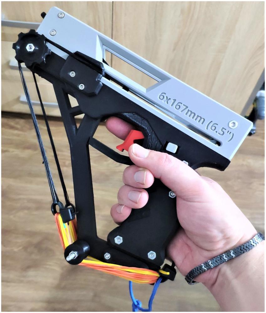 可以从长16.5厘米的手枪弩中,射出威力强悍的标准短箭.