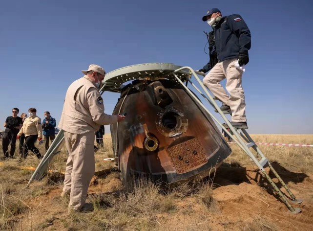 联盟号返回舱这么小?不及神舟,还没新一代载人飞船缩比返回舱大