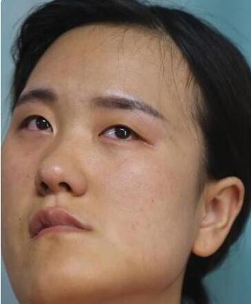 丑女孩整容变"女神",拒绝网红公司高薪收入,甘做"普通教师"_腾讯新闻