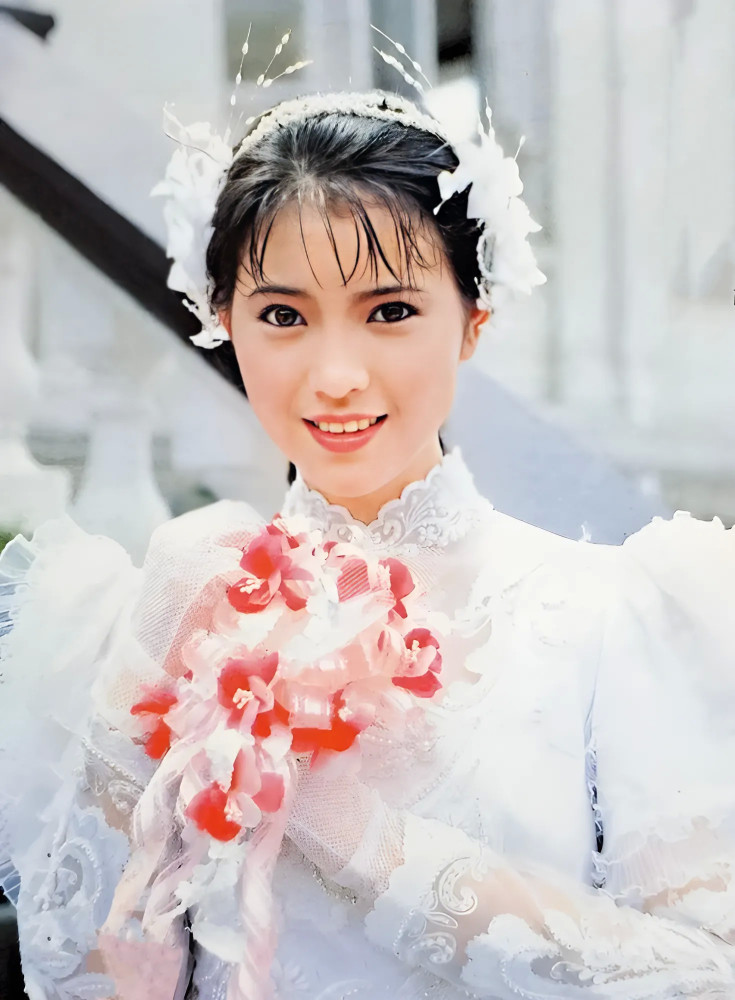 港星女神蓝洁瑛,当年被誉为"靓绝五台山",名副其实_腾讯新闻