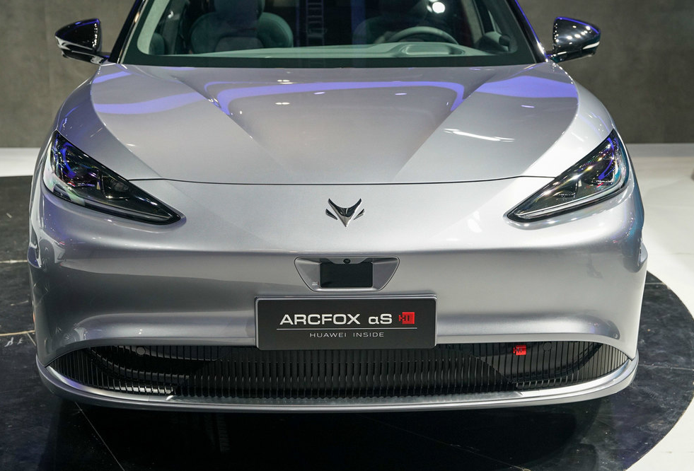 当豪华电动遇上华为智能它就是华为极狐汽车