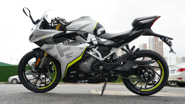 翅膀不一定能飞但是很装x春风250sr终极版到店实拍