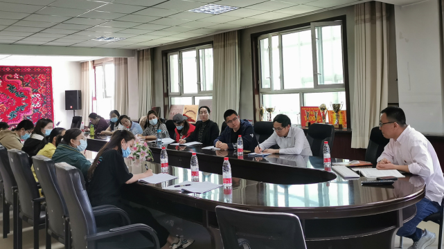 课后援疆教师与库车二中上课教师进行了面对面交流探讨,对上课内容