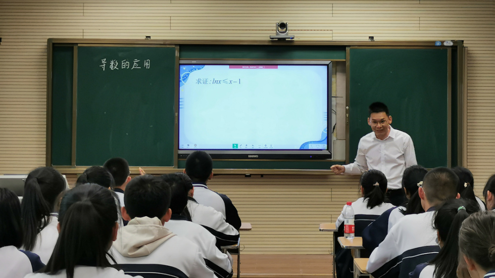 课后援疆教师与库车二中上课教师进行了面对面交流探讨,对上课内容