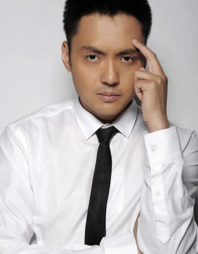 朱宏嘉和刘丹不是恋人为她扫墓寄托哀思如今结婚生子