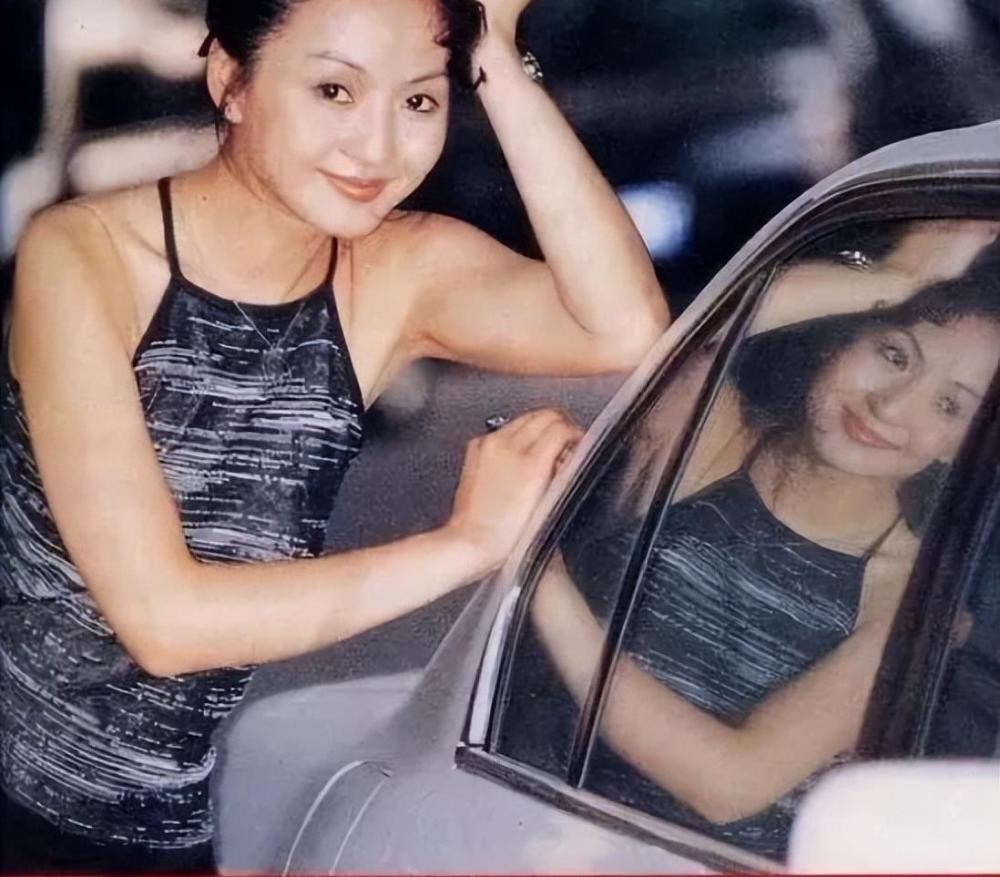 朱宏嘉和刘丹不是恋人为她扫墓寄托哀思如今结婚生子