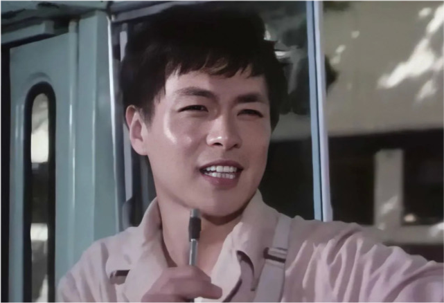 迟志强到南京演出,遇到老朋友刘晓庆,酒逢知己千杯少,两人喝得晕乎乎