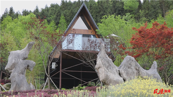 百名记者百村行丨凤凰县竹山村民宿苗寨的沉浸式旅居体验