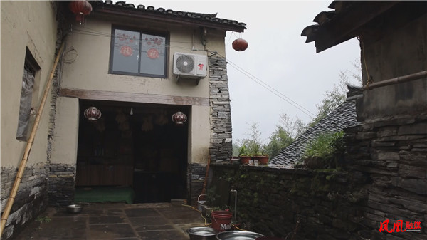百名记者百村行丨凤凰县竹山村:"民宿 苗寨"的沉浸式旅居体验_腾讯