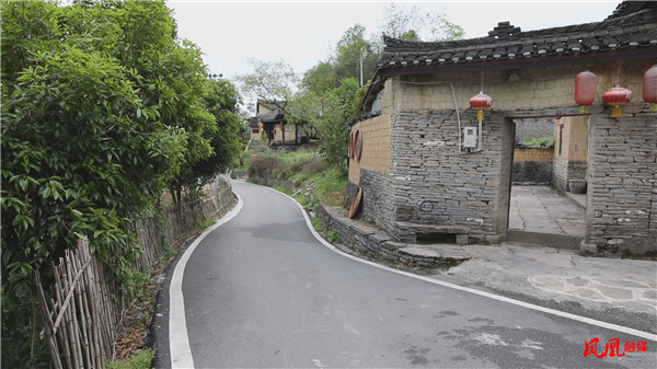百名记者百村行丨凤凰县竹山村:"民宿 苗寨"的沉浸式旅居体验