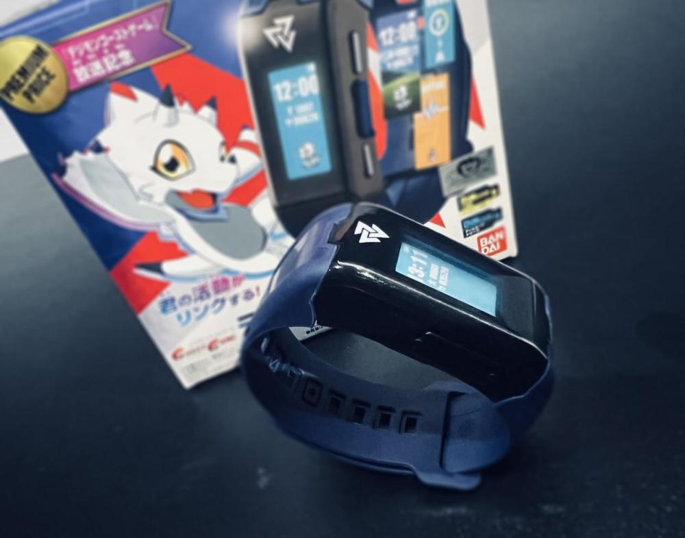 数码宝贝生命手环v评测大人也能玩电子宠物吗