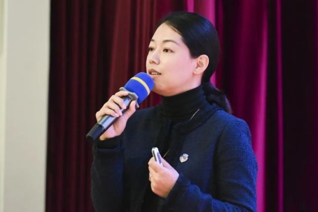 i访谈海嘉校长欧阳华眼中有光心中有爱肩上有责任脚下有远方