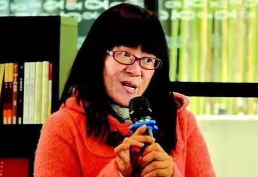 曝46岁余秀华与90后男友"奉子成婚,亲口承认已领证