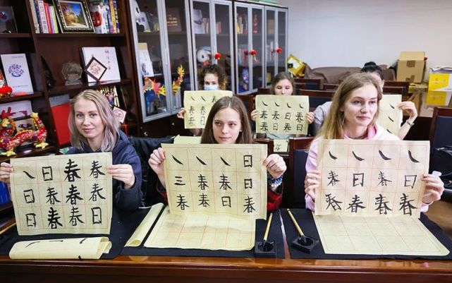 俄罗斯符拉迪沃斯托克,在俄罗斯远东联邦大学(fefu)孔子学院符拉迪