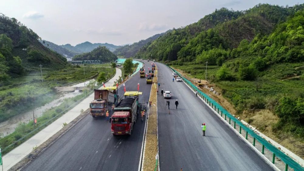 德上高速池祁段冲刺十一通车_腾讯新闻