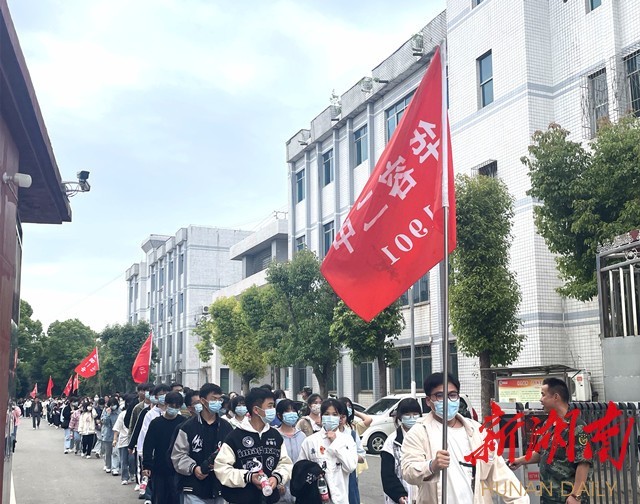 华容二中励志毅行决战高考