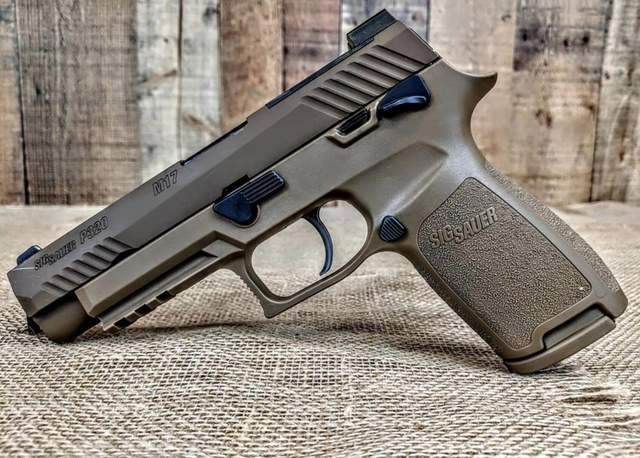 sig p320是西格绍尔为老美陆军推出的全新一代制式手枪,也叫做m17模块
