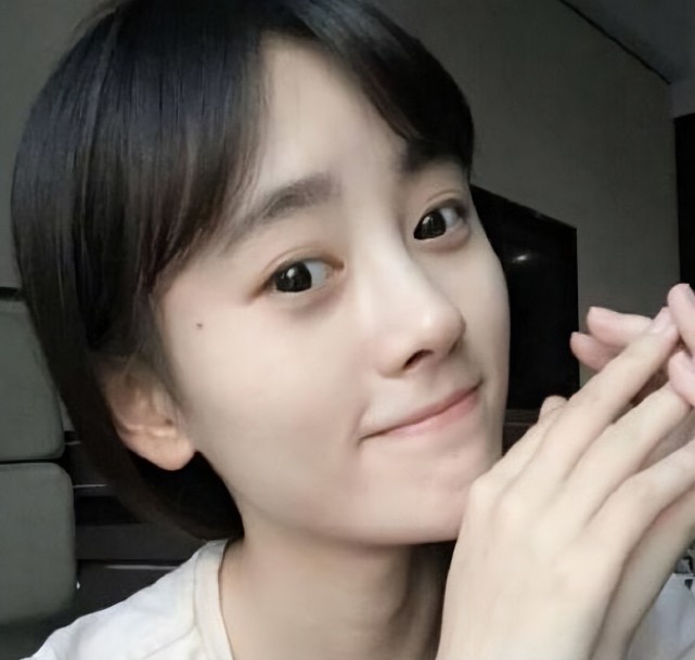 女明星素颜照:镜头下光鲜亮丽,卸妆后是否依旧天生丽质?