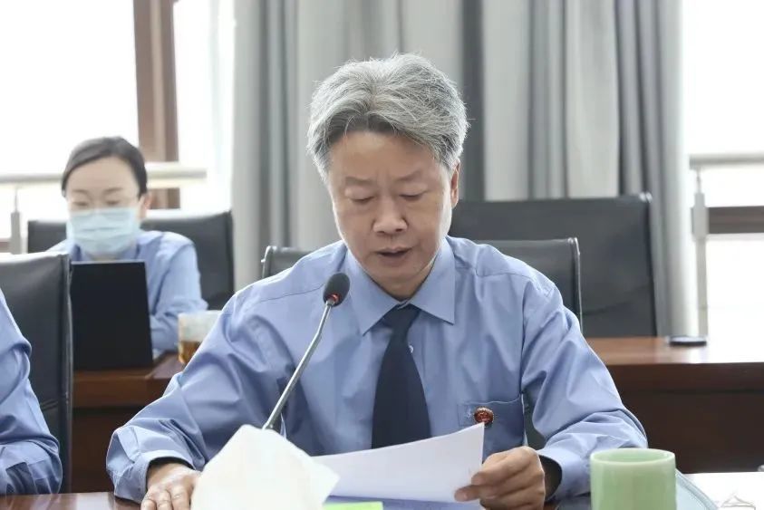 市检察院党组成员,副检察长 吴拥军《条例》坚持和加强党对信访工作的