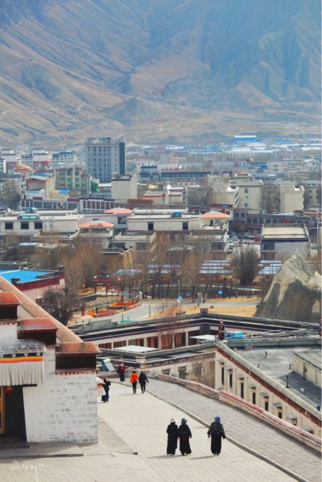 西藏有一座被很多人忽略的城市,与三国交界,火车两小时直通拉萨