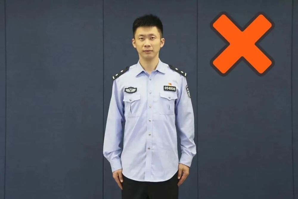 第一条,按照规定配套穿着,不同制式警服不得混穿,警服与便服不得混穿