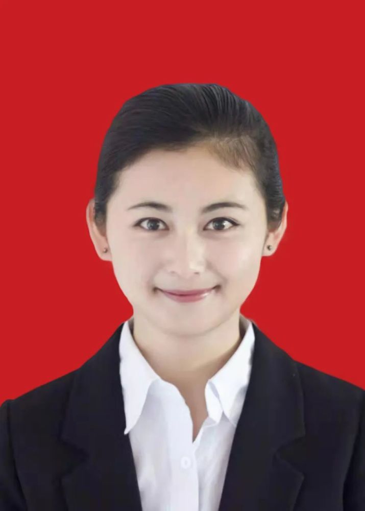 何爽女,1996年出生,会理创鲜农业开发有限公司创始人,会理石榴代言人