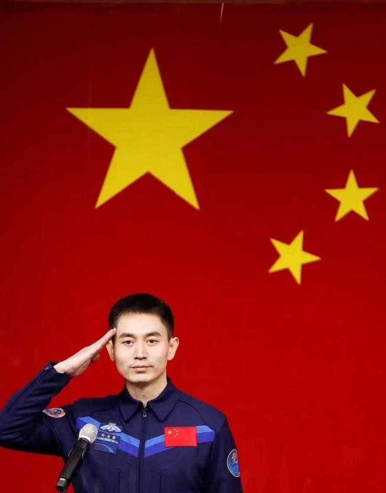 航天英雄叶光富的妻子首次亮相容颜靓丽航天世家之女