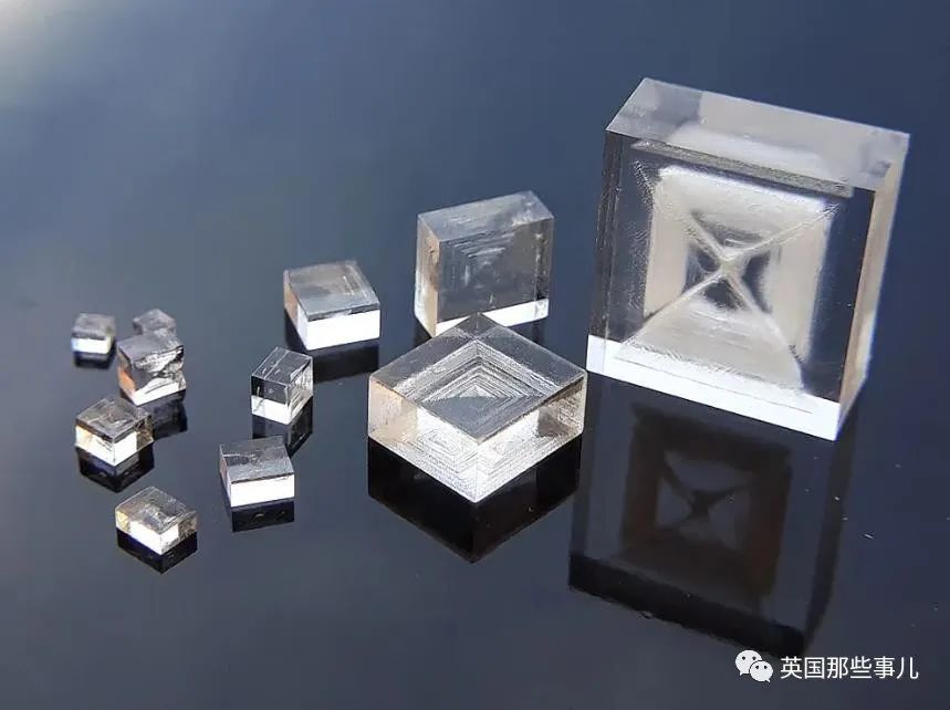 氯化钠是食盐的主要成分,理想的晶体形状是立方体,一些小伙伴可能在