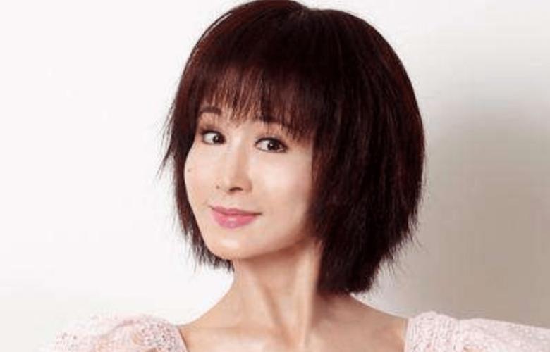 明明一脸褶子却强行装嫩的女明星与其硬扮少女何不优雅老去