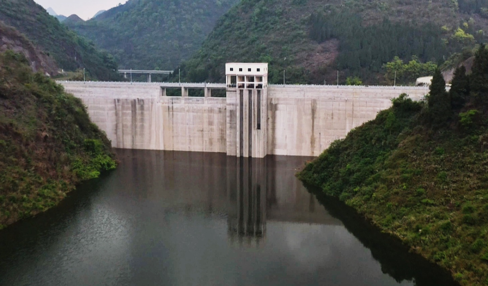 关岭坝陵河水库正式下闸蓄水