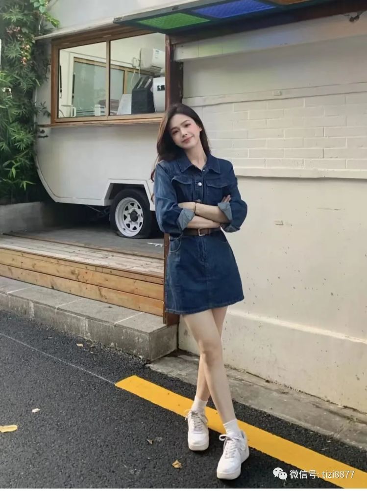 牛仔裙怎么搭配上衣好看 牛仔裙怎么搭配上衣和鞋子图片_腾讯新闻