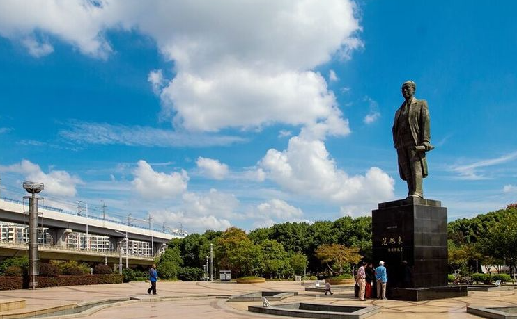 江北新区红色广场△南京江北新区红色广场你有没有品出新区的"老味道"