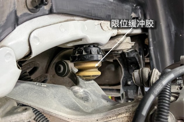 508l的上控制臂与车身纵梁之间安装了限位缓冲胶,它的作用是吸收悬架
