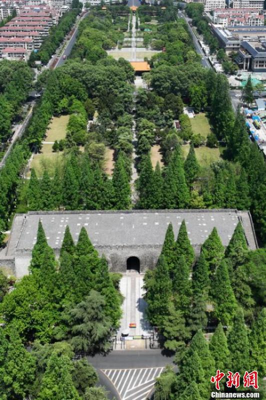 遗址是全国重点文物保护单位,位于该市中山东路南北两侧,原是明代皇宫