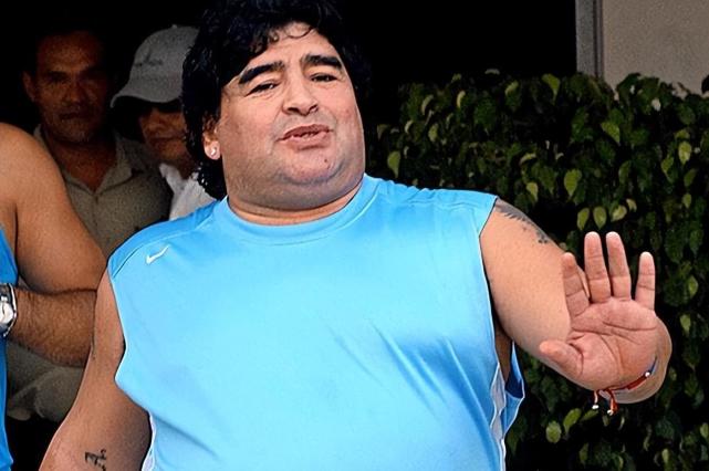 球王马拉多纳,活到60岁成为奇迹,23年的退役生活已经够本