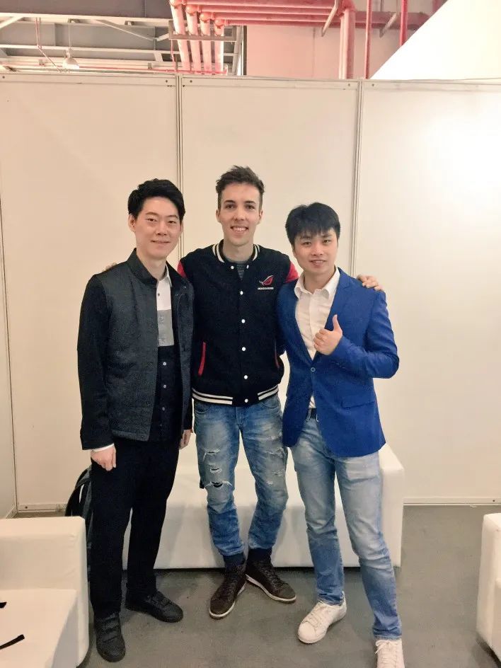 风暴英雄就是个最好的例子,但魔兽却恰恰相反,现役顶尖war3选手的竞技