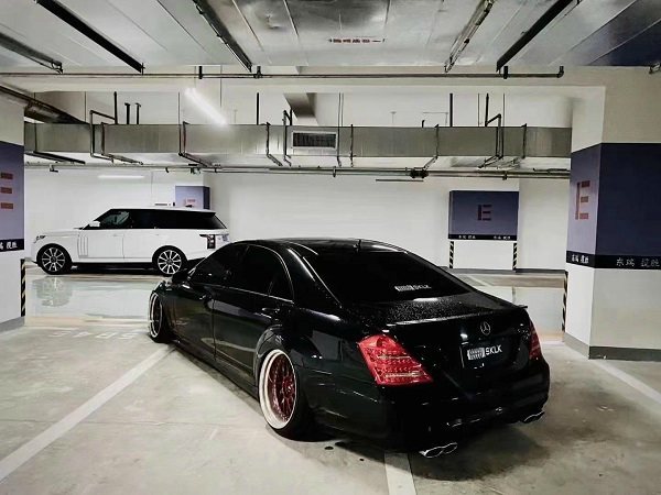 "低势力姿态"奔驰w221改装airbft空气悬挂案例_腾讯新闻