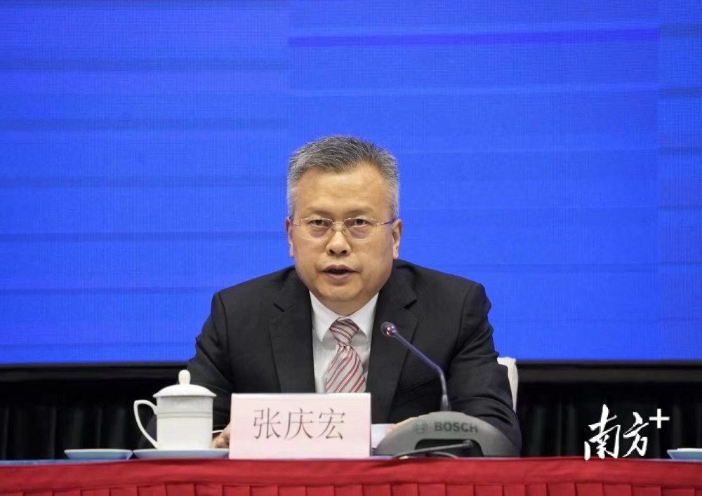 张庆宏介绍,五年来,广东共起诉涉黑恶案件4367件20530人,法院审结4594