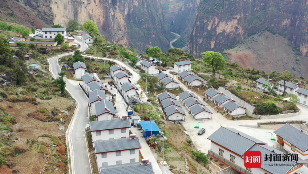 阿布洛哈村,位于四川省凉山州布拖县拉果乡,是一个仅有4个村民小组的