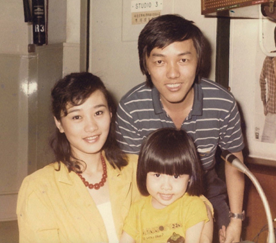 由于年纪尚轻,沈雁选择了从商做生意,因此和老公一起开了一家花店